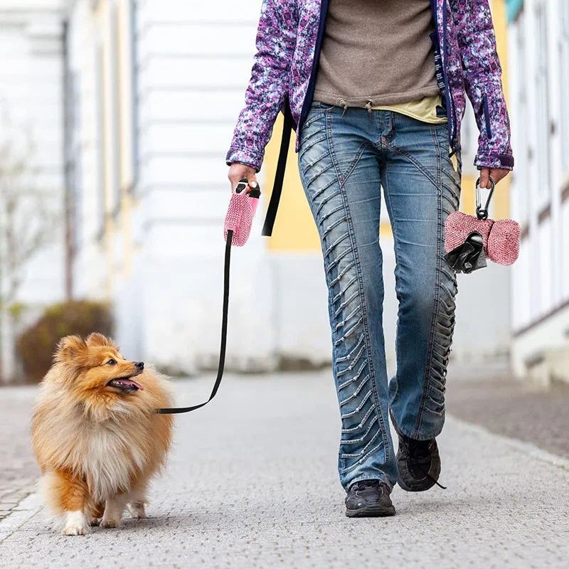 Dispensador de Sacos para Cães com Corda Retrátil e Design em Osso - Acessório Prático para Passeios e Limpeza